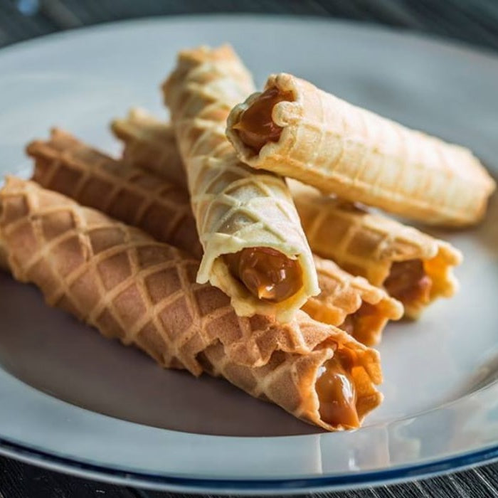 Crispy waffles filled with dulce de leche